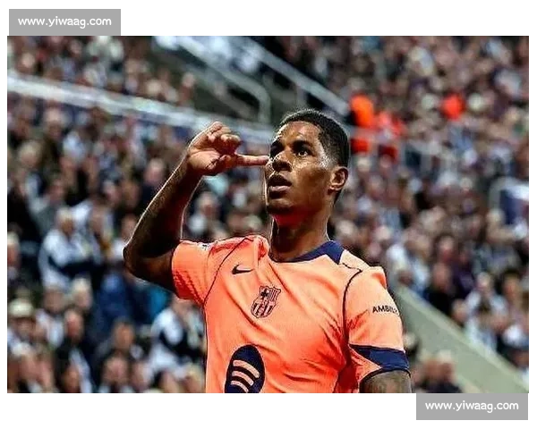 德比前夜插曲：拉什福德看曼联比赛，球迷刷屏红魔情怀