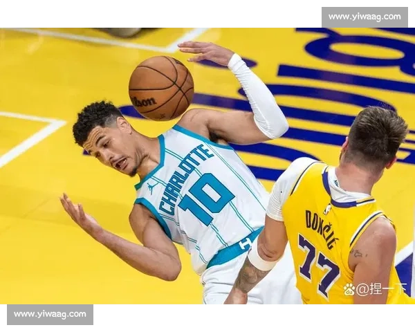 湖人对阵黄蜂全场比赛录像回顾精彩瞬间与战术解析常规赛NBA